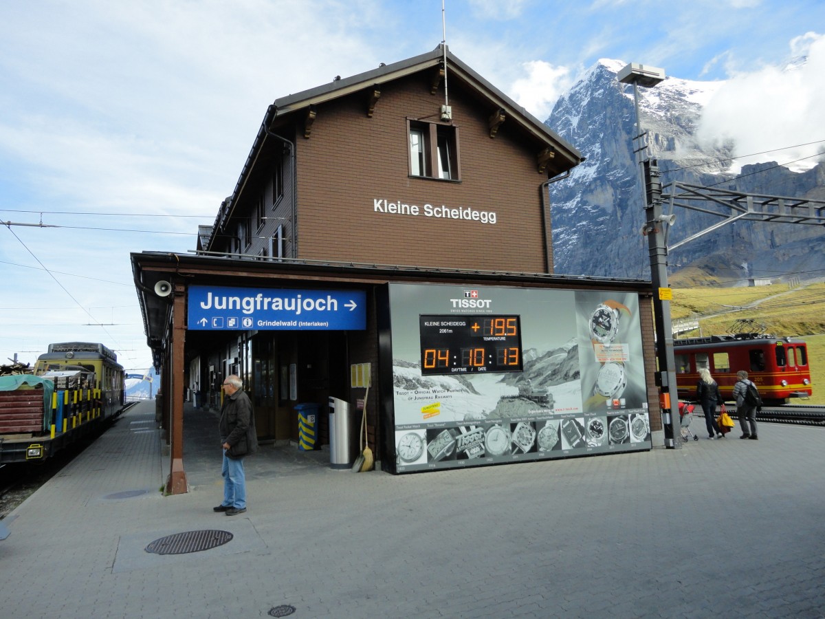 Bahnhof  Kleine Scheidegg  auf 2061 m ü.M. am 4.10.2013 bei 19,5 C
