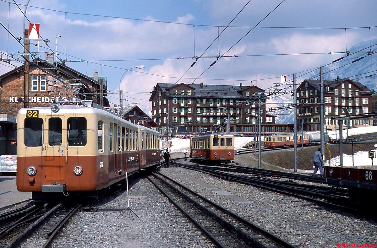 Bahnhof Kleine Scheidegg der Jungfraubahn mit mehreren BDhe 2/4, im Vordergrund BDhe 2/4 202 (Mai 1980)