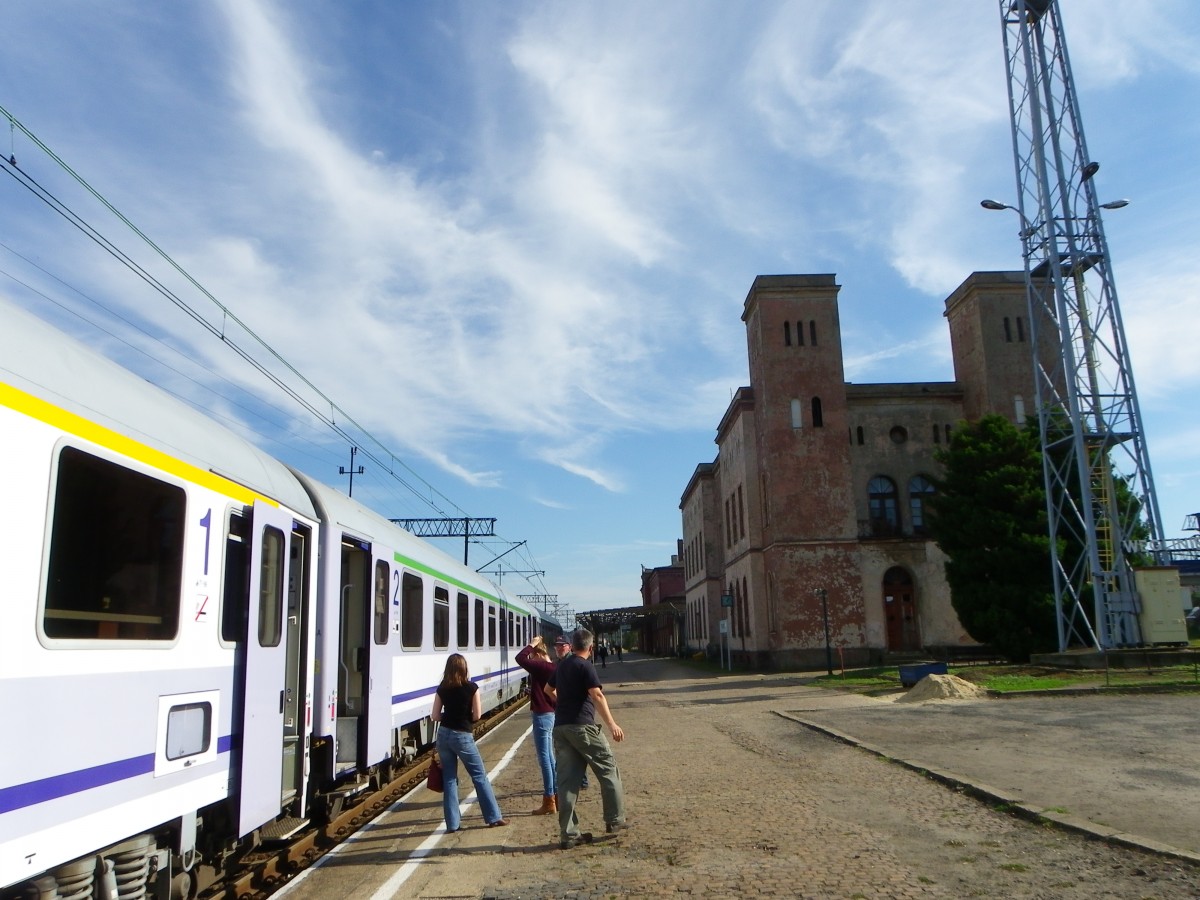 Bahnhof Kohlfurt (Wegliniec) im Spätsommer 2014 beim Halt des EC Wawel