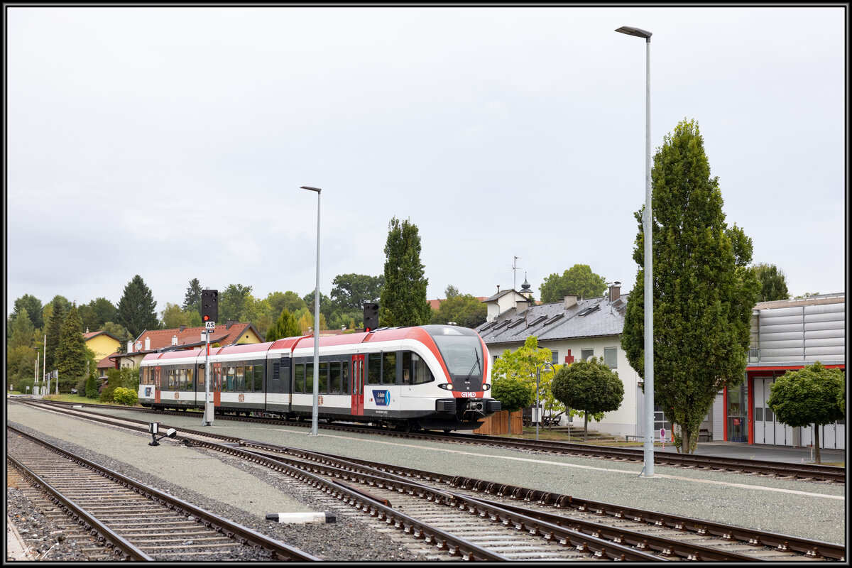 Bahnhof Lannach am Morgen des verregneten 17.September 2021.
Ein Gtw 2/8 erreicht sein Ziel.