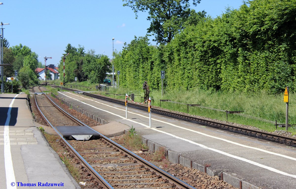 Bahnhof Nonnenborn am Bodensee, Bodensee-Gürtelbahn KBS 731. Aufgenommen am 27. Juni 2017 auf der Fahrt nach Lindau. Auf dem  bayrischen Teil  der Strecke verrichten noch mechanische Formsignale ihren Alltagsdienst, wie hier in Nonnenborn.