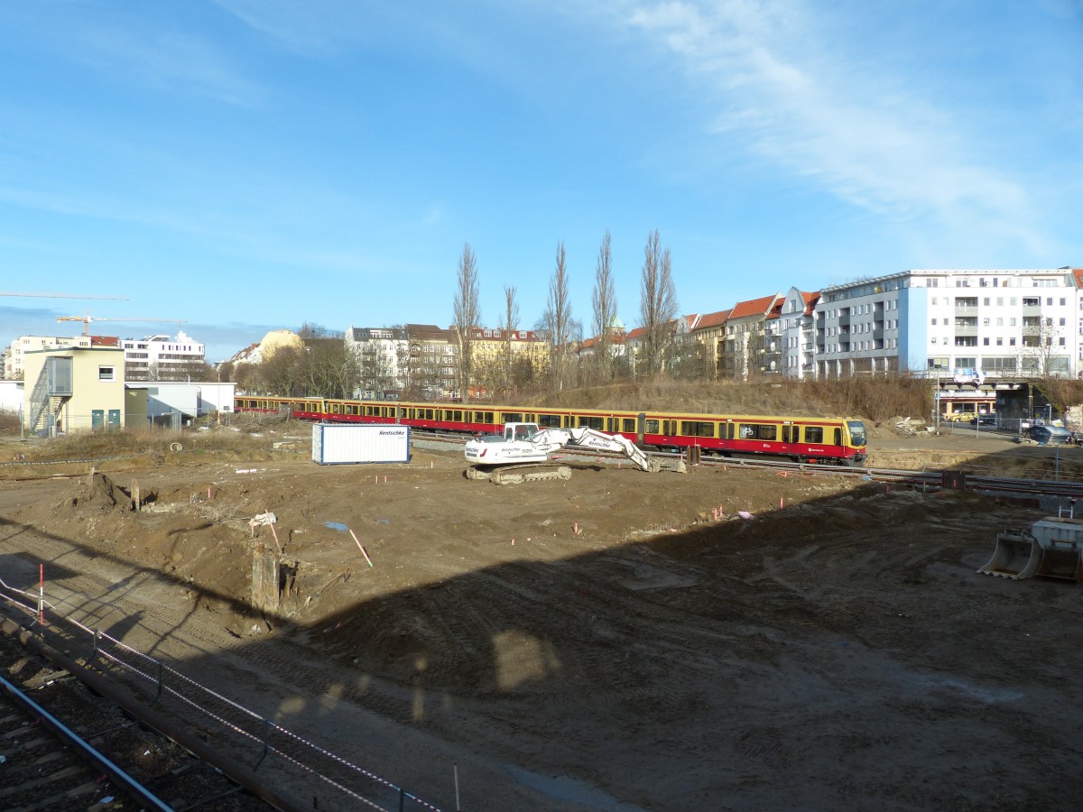 Bahnhof Ostkreuz in Berlin: Wüstenartige gähnende Leere ist dort, wo später einmal wieder S-Bahnsteige entstehen werden. 9.2.2014, Berlin