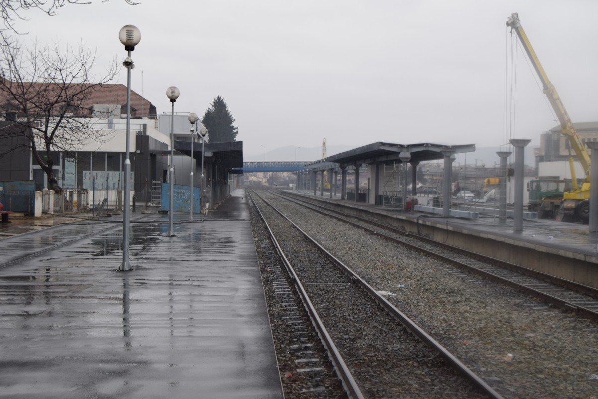 Bahnhof Ramincu Valcea wird seit lngerer Zeit modernisieert. Bauarbeiten sind schon fortgeschritten, aber es ist noch ein langer Weg bis zum Ende der arbeiten. Foto vom 13.02.2016.