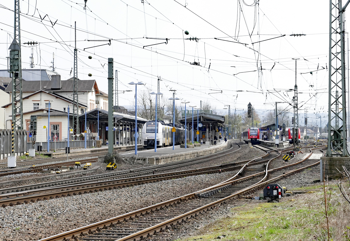 Bahnhof Remagen mit BR 460 und BR 620 an den Bahnsteigen - 08.04.2018