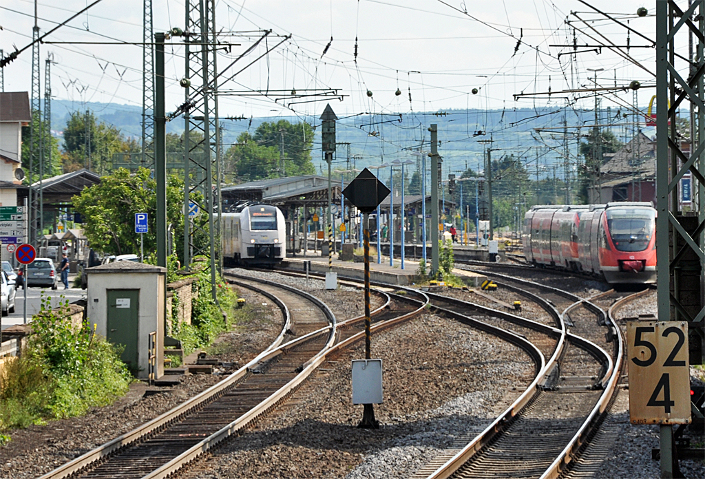 Bahnhof Remagen mit BR 643 und BR 460 - 29.08.2013