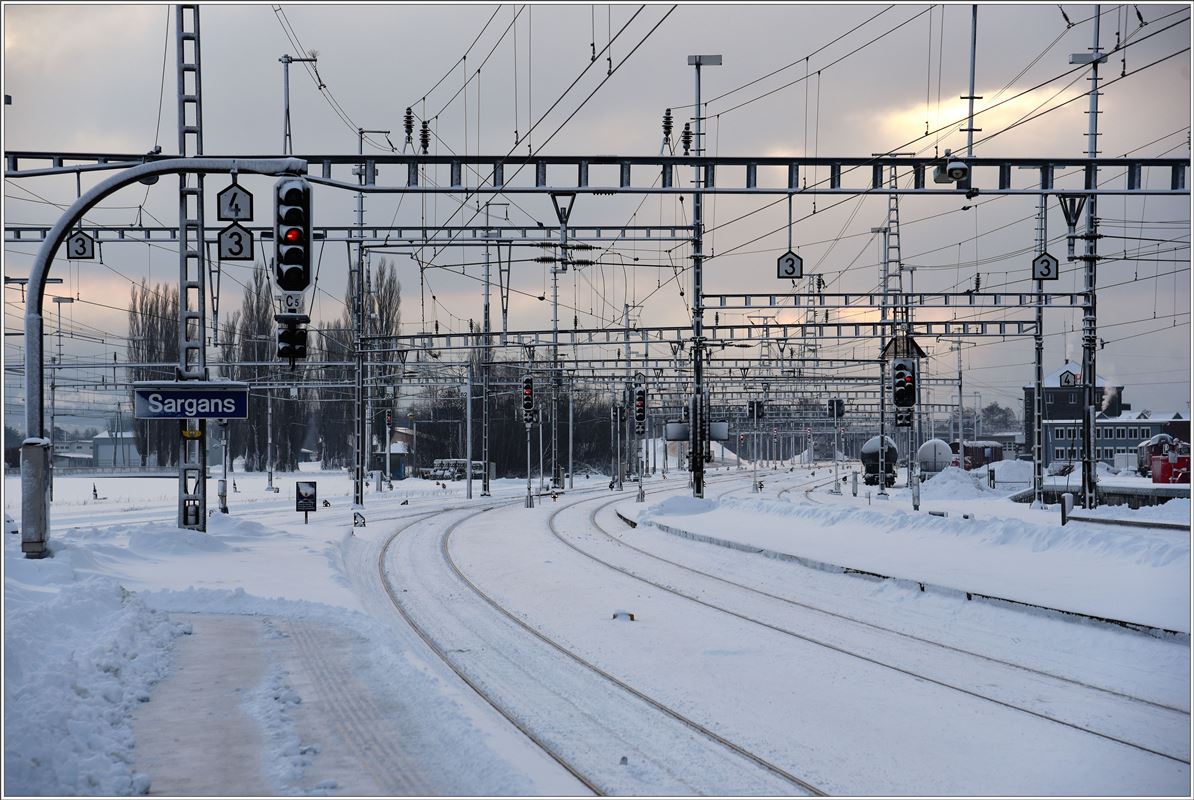 Bahnhof Sargans im Winterkleid. (06.01.2017)