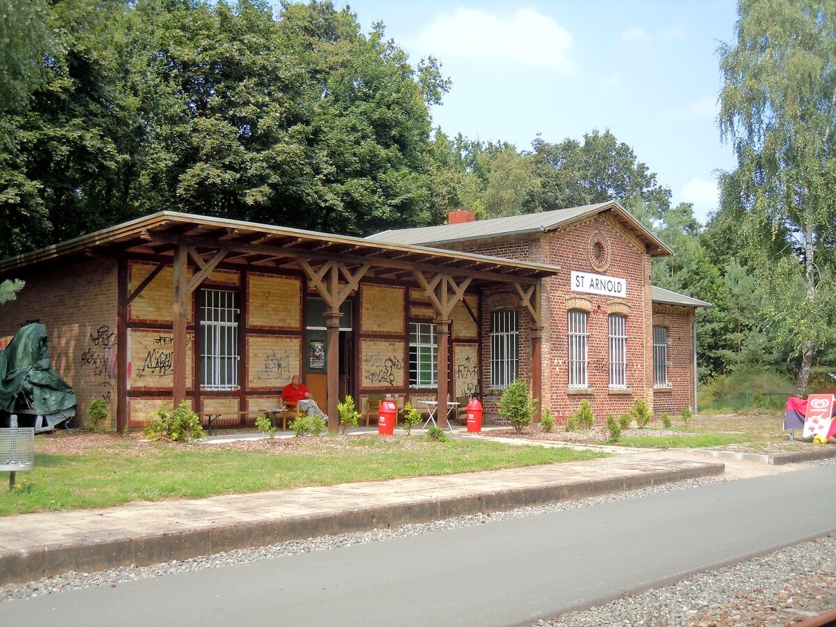 Bahnhof St. Arnold an der 1984 im Personenverkehr stillgelegten Strecke Rheine - Coesfeld (heute Fahrradweg) Aufnahme: Sommer 2014