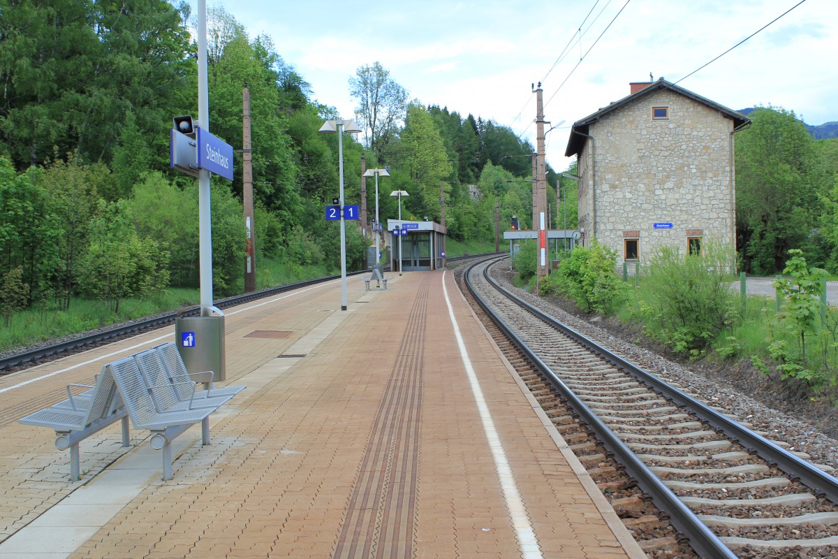 Bahnhof Steinhaus mit Blickrichtung Semmering, Mai 2013