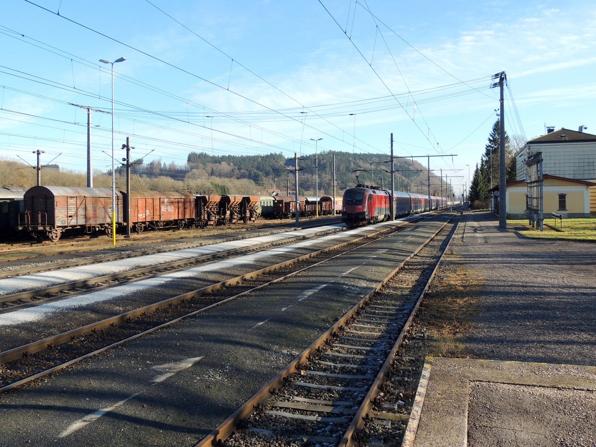 Bahnhof Timelkam, wo einige Wagen der ÖGEG hinterstellt sind; 131230
