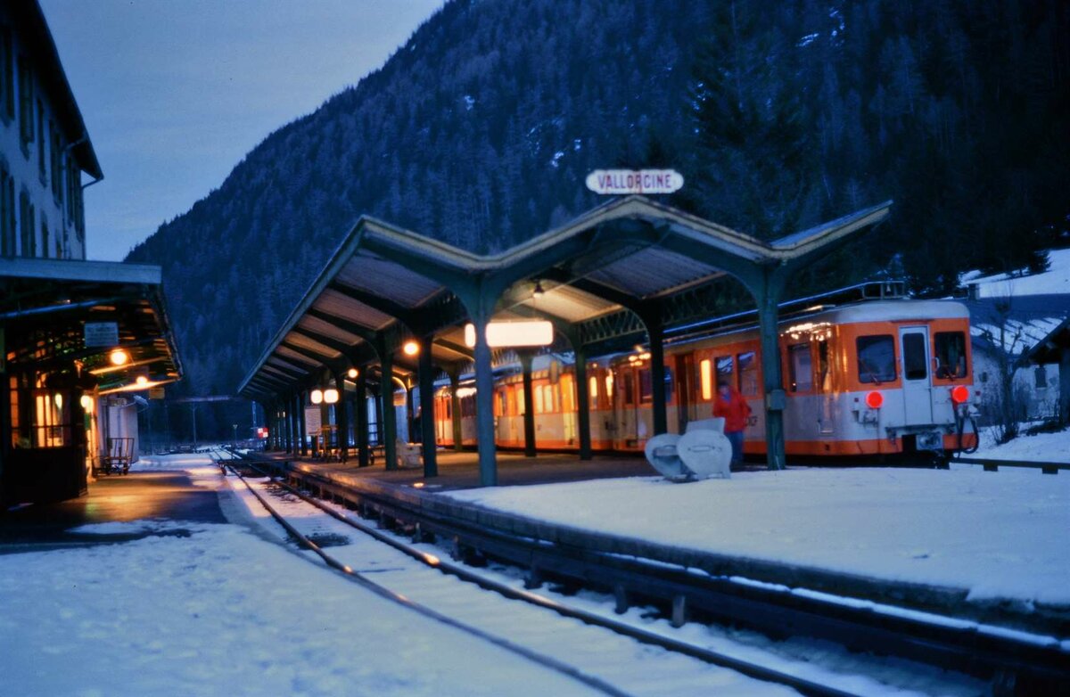Bahnhof Vallorcine, Zug der Baureihe Z 600 (Mont-Blanc-Express). 
Datum: 01.01.1988