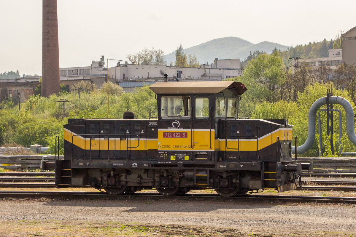 Bahnhof Zvolen ob st. am 25. April 2019. Die kleine 712 422-5 steht abgestellt im Bahnhof und wartet auf neue Aufgaben. 