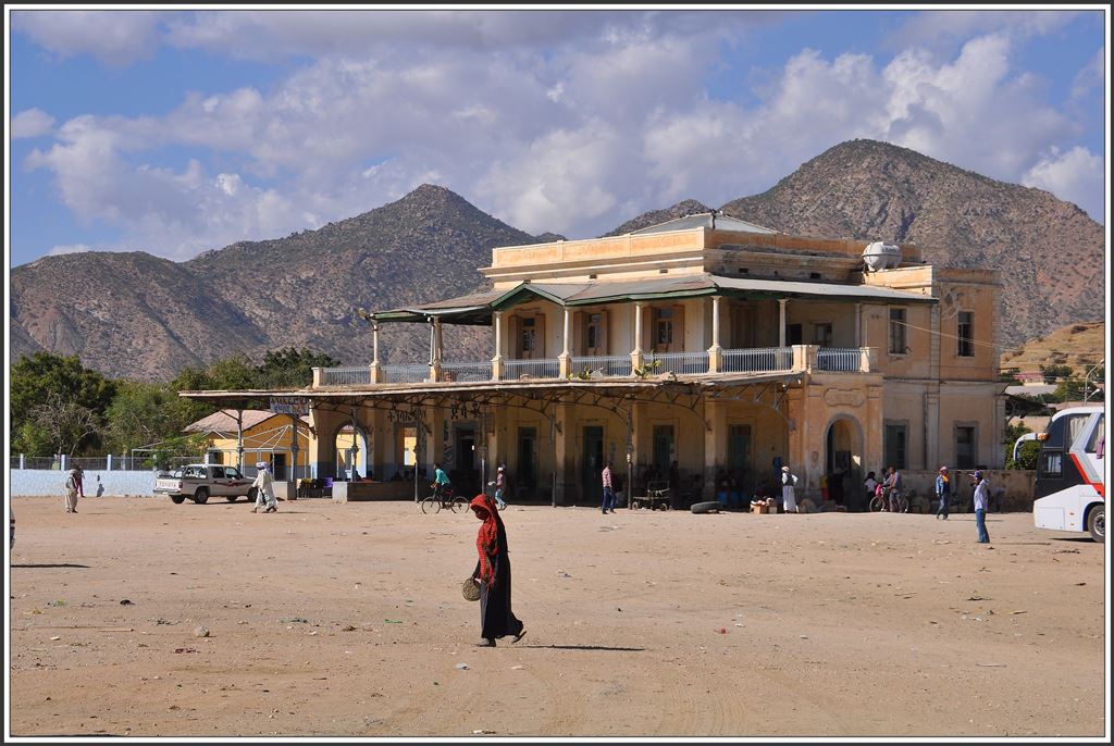 Bahnhof der zweitgrössten Stadt Keren/Cheren auf rund 1350m ü/M. (01.12.2014)