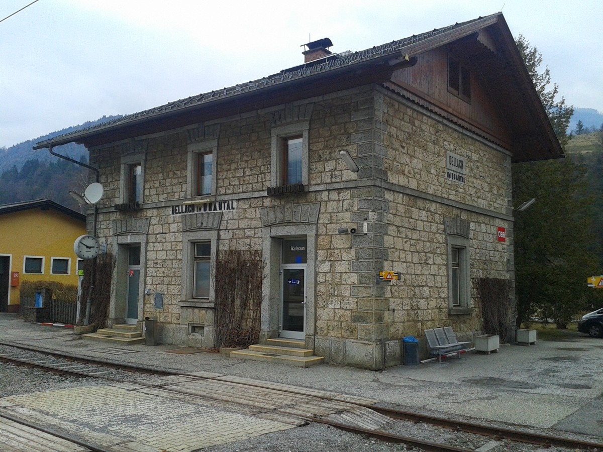 Bahnhofsgebude von Dellach im Drautal am 17.3.2015