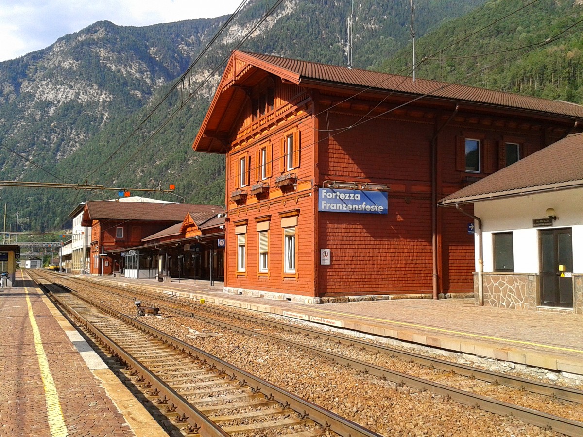 Bahnhofsgebäude von Fortezza/Franzensfeste am 1.9.2015