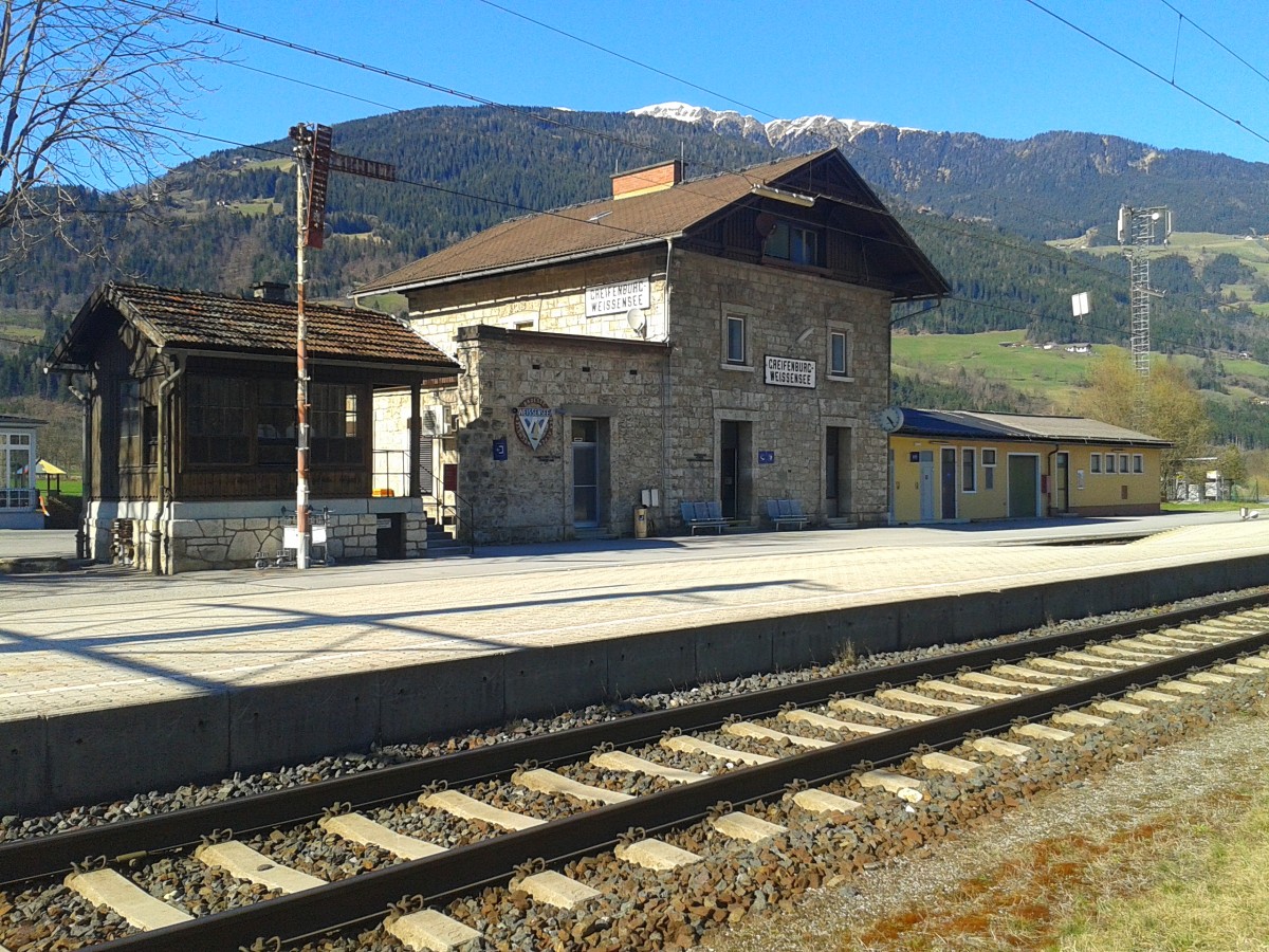 Bahnhofsgebäude von Greifenburg-Weißensee am 7.4.2015.