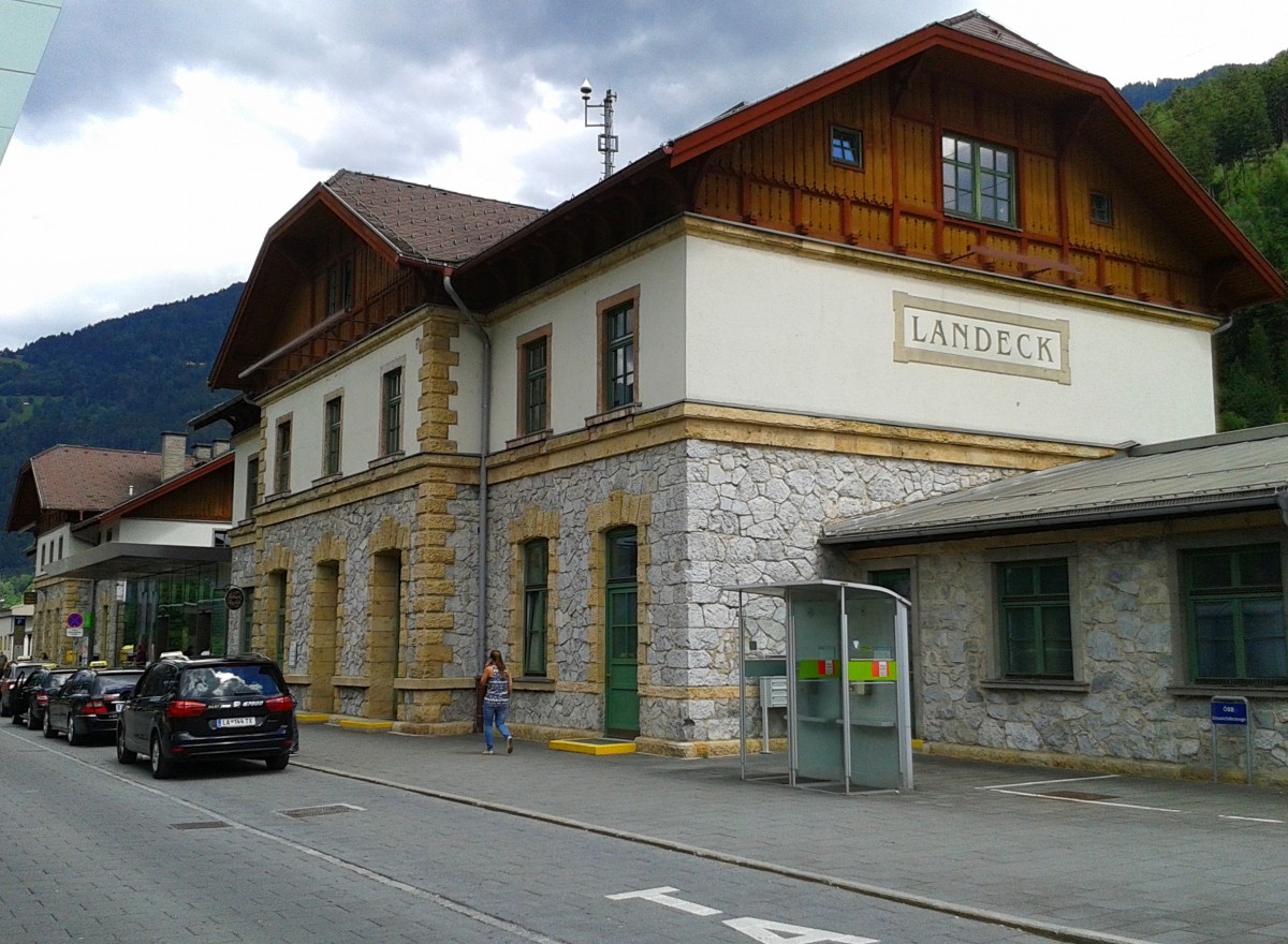 Bahnhofsgebäude von Landeck-Zams am 25.7.2015
