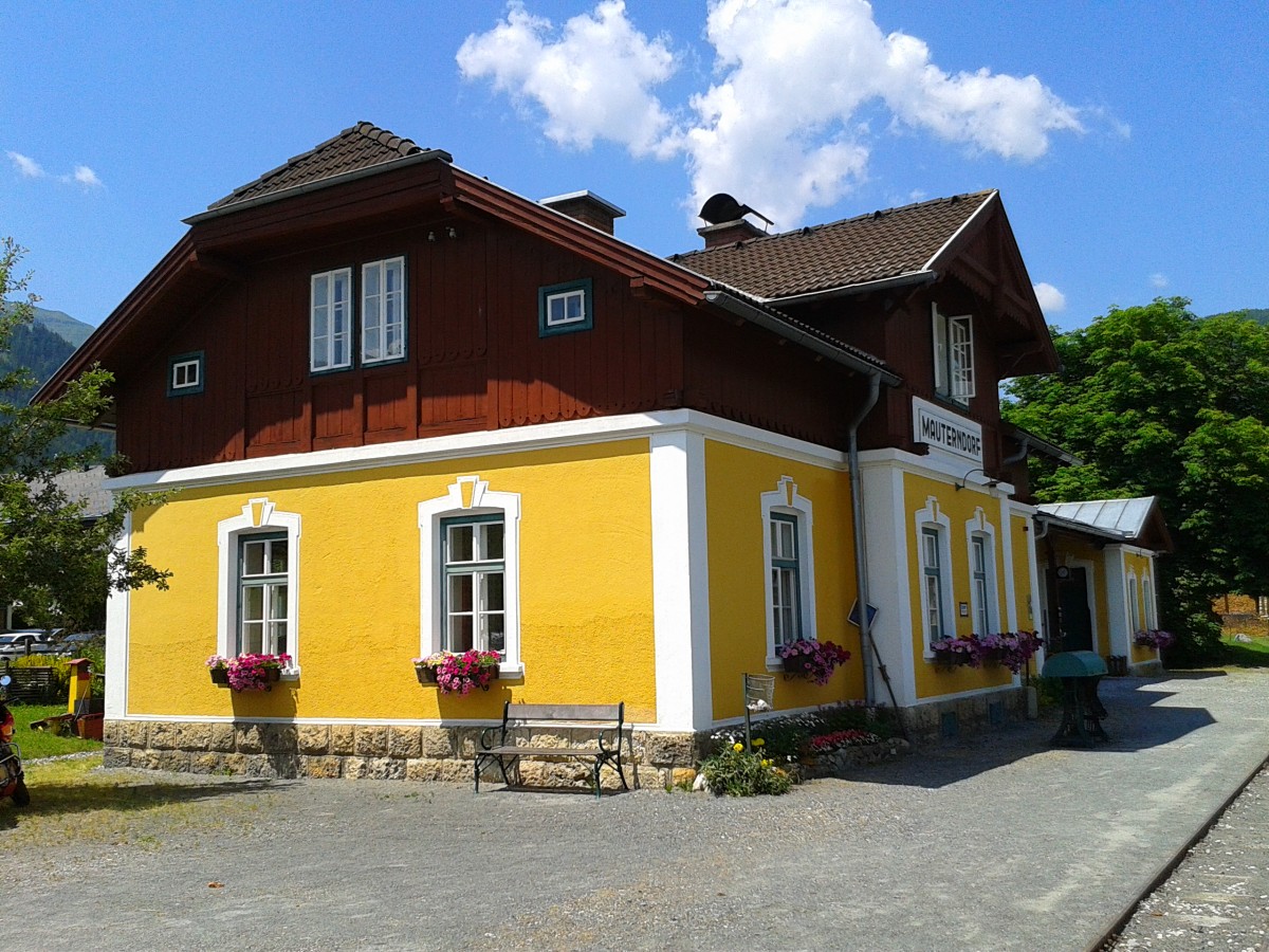 Bahnhofsgebäude von Mauterndorf am 4.7.2015