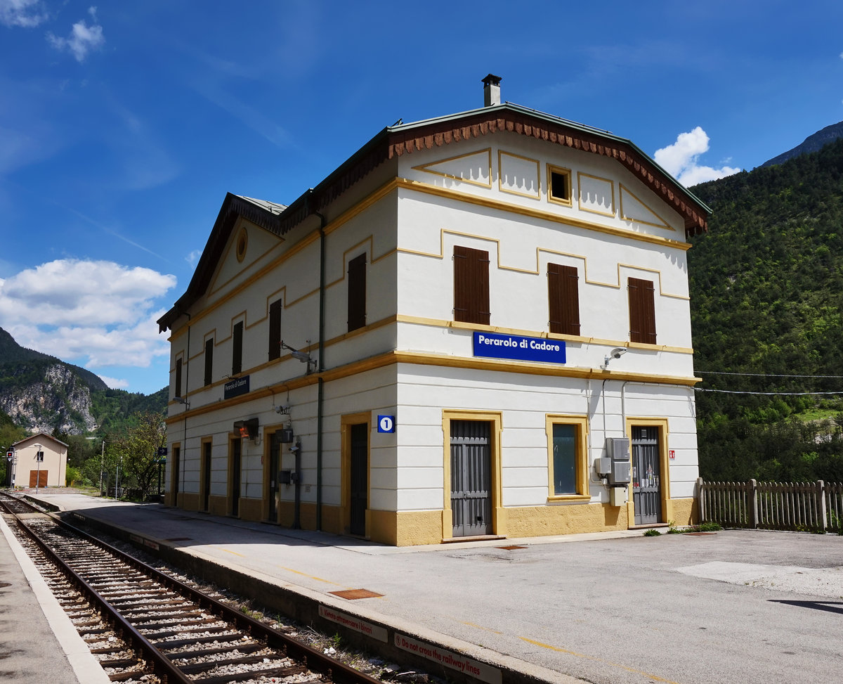 Bahnhofsgebäude von Perarolo di Cadore, am 21.5.2016.