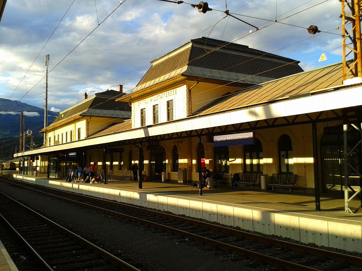 Bahnhofsgebäude von Spittal-Millstättersee am 18.8.2015