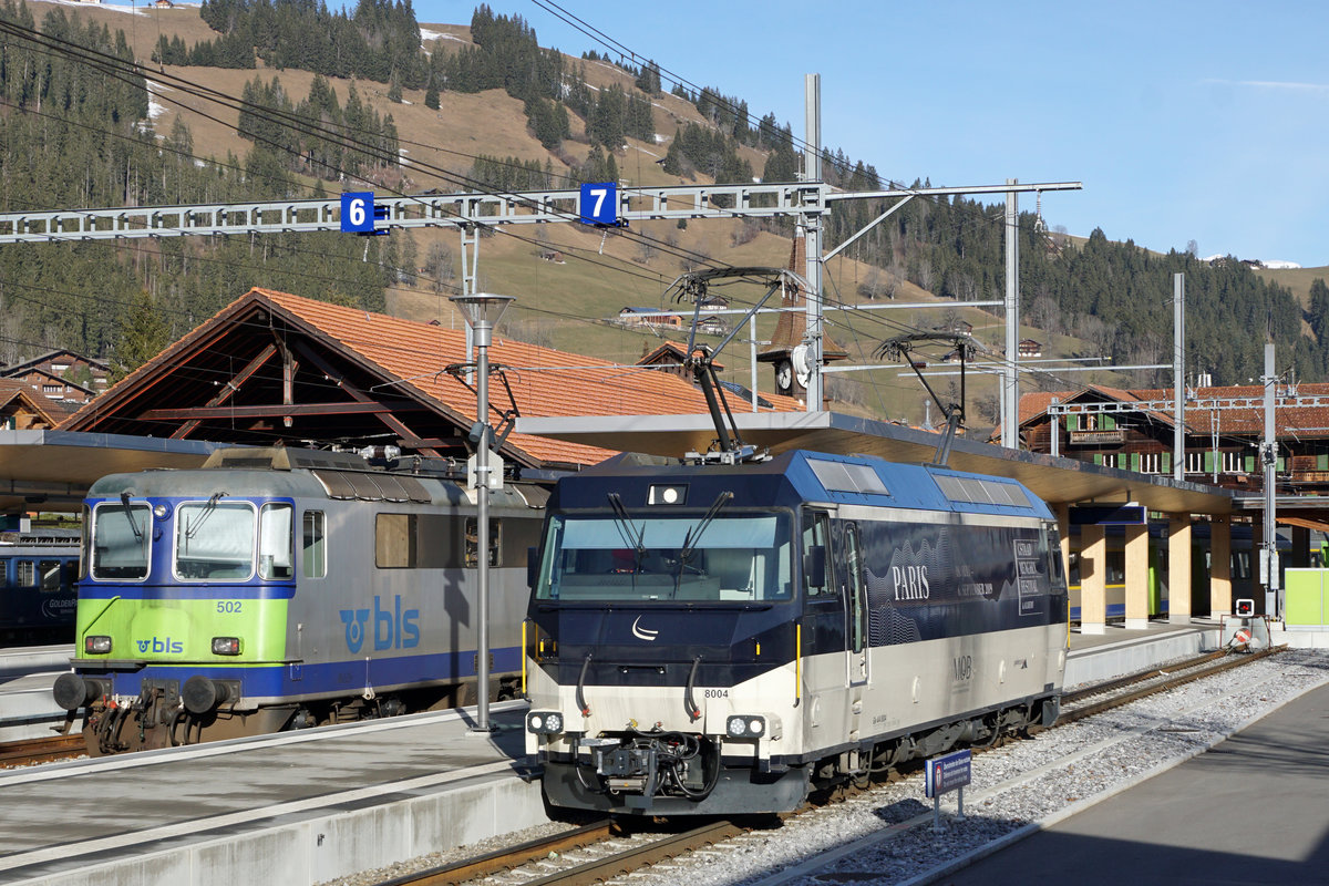 Bahnhofsimpressionen Zweisimmen vom 8. Januar 2020.
Bern-Lötschberg-Simplon-Bahn/BLS.
Montreux-Berner Oberland-Bahn/MOB.
Zusammentreffen von der BLS Re 420 502 mit der MOB Ge 4/4 8004 am 8. Januar 2020.
Foto: Walter Ruetsch 
