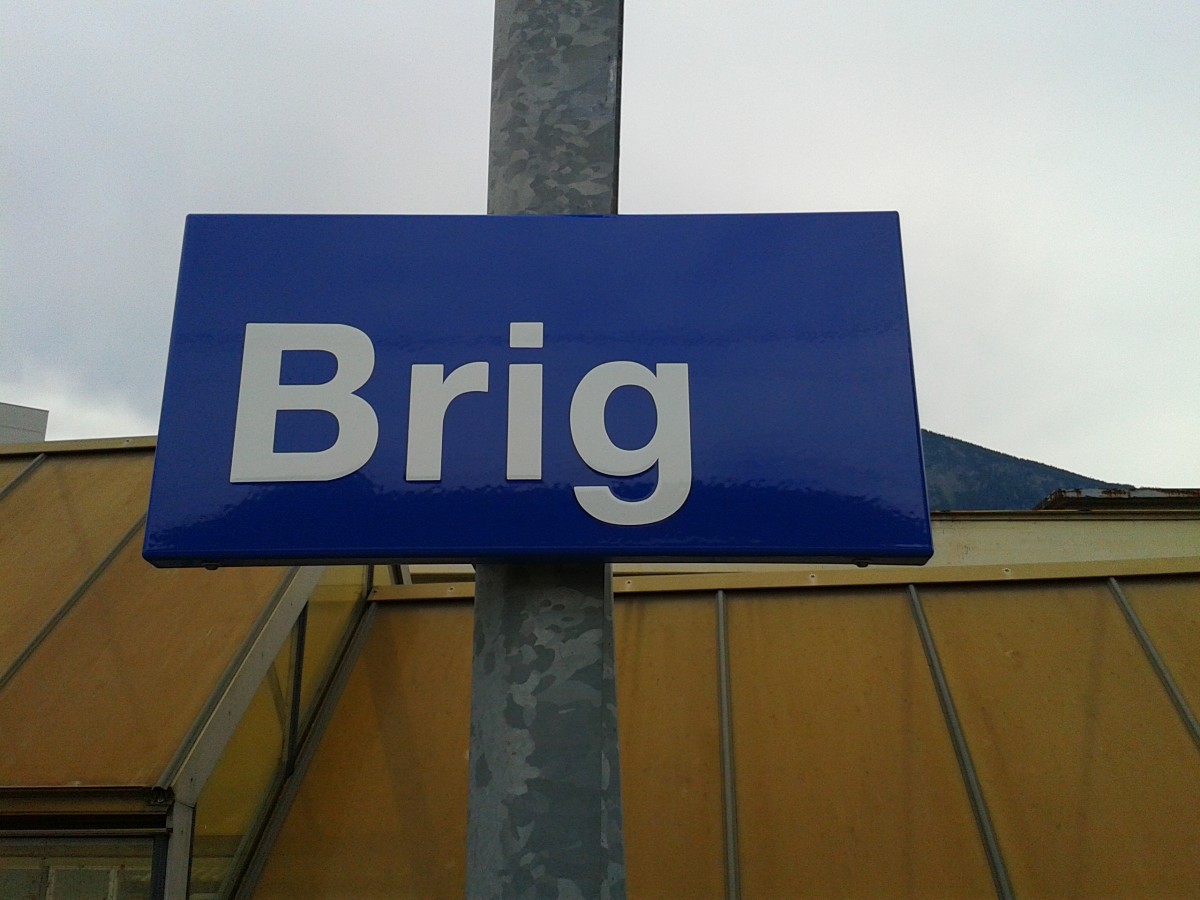 Bahnhofsschild von Brig am 22.7.2015