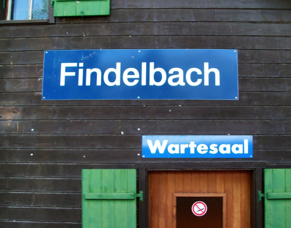 Bahnhofsschild von Findelbach am 27.7.2012