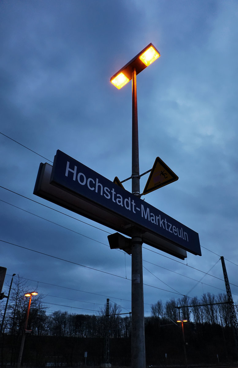 Bahnhofsschild von Hochstadt-Marktzeuln, am 22.3.2016.