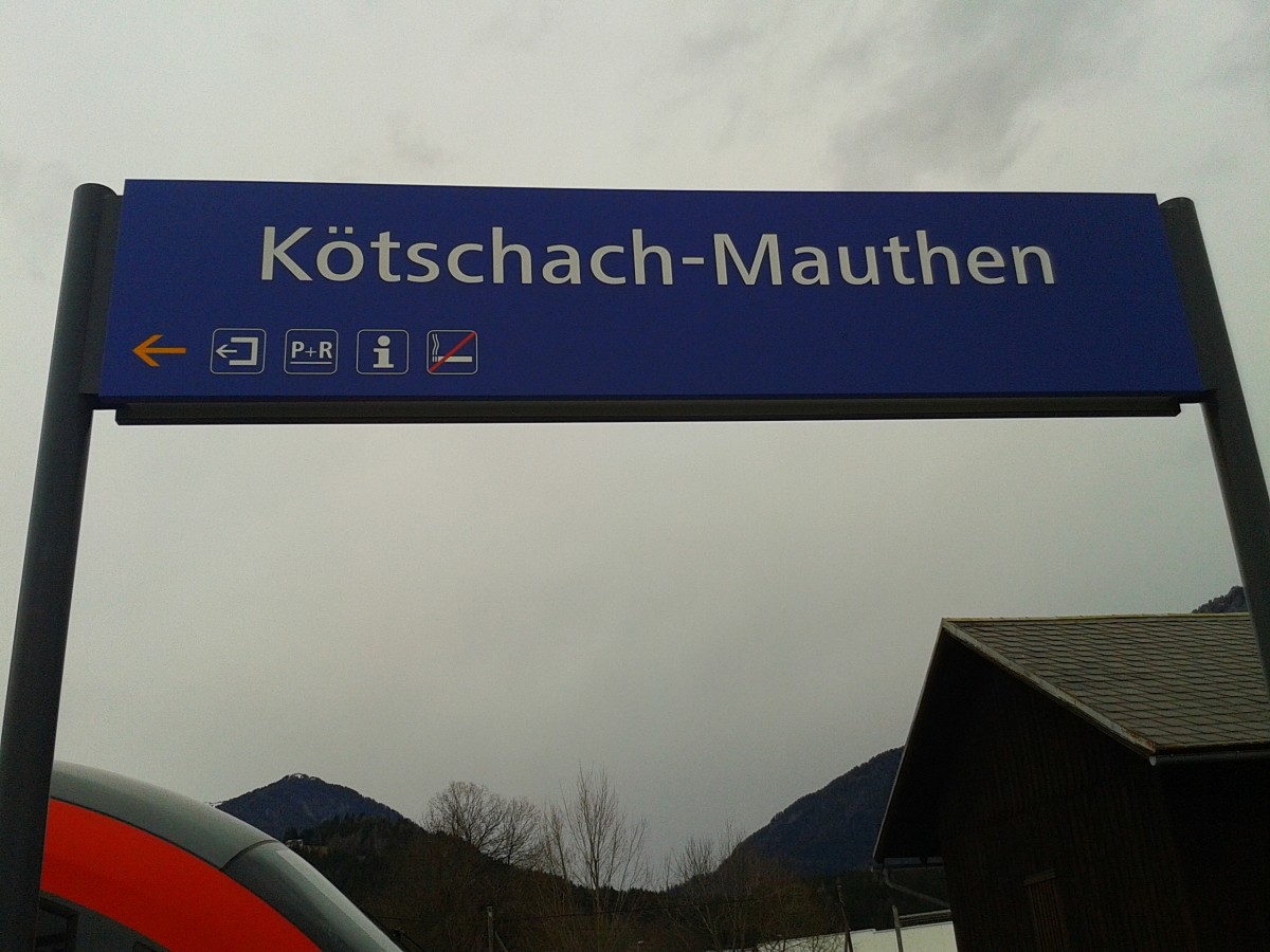 Bahnhofsschild Kötschach-Mauthen am 2.4.2015.