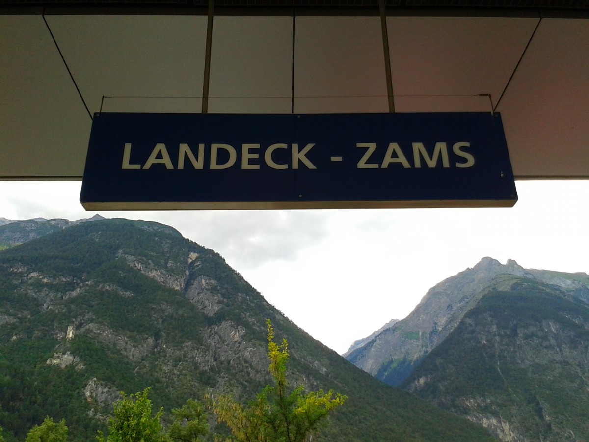Bahnhofsschild von Landeck-Zams am 25.7.2015