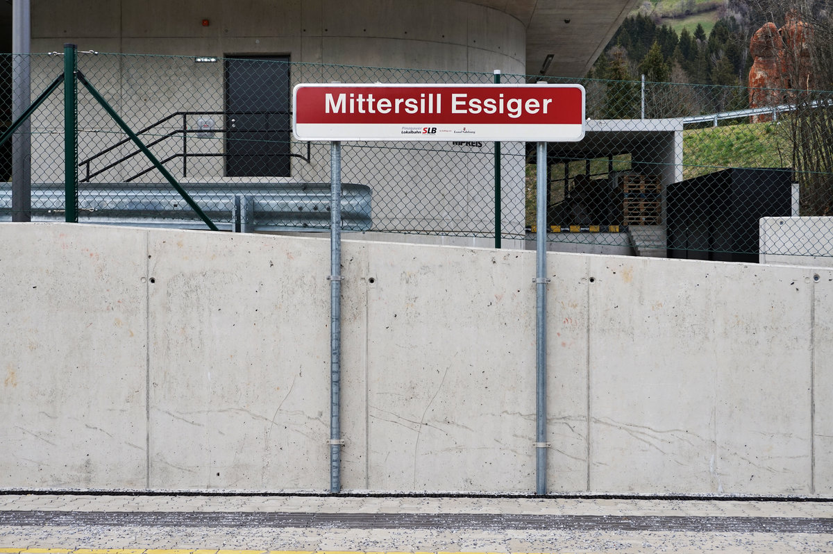 Bahnhofsschild von Mittersill Essiger, am 31.3.2016.