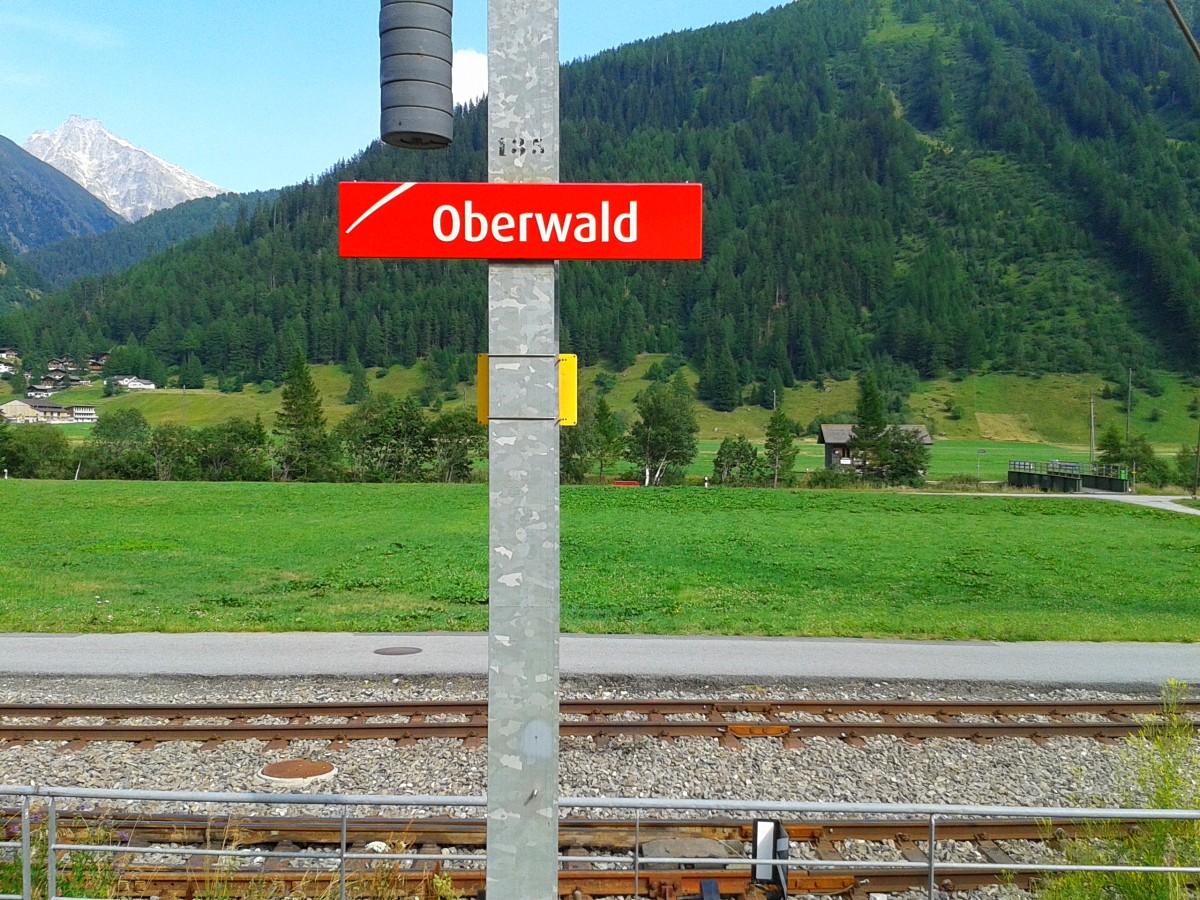 Bahnhofsschild von Oberwald am 22.7.2015
