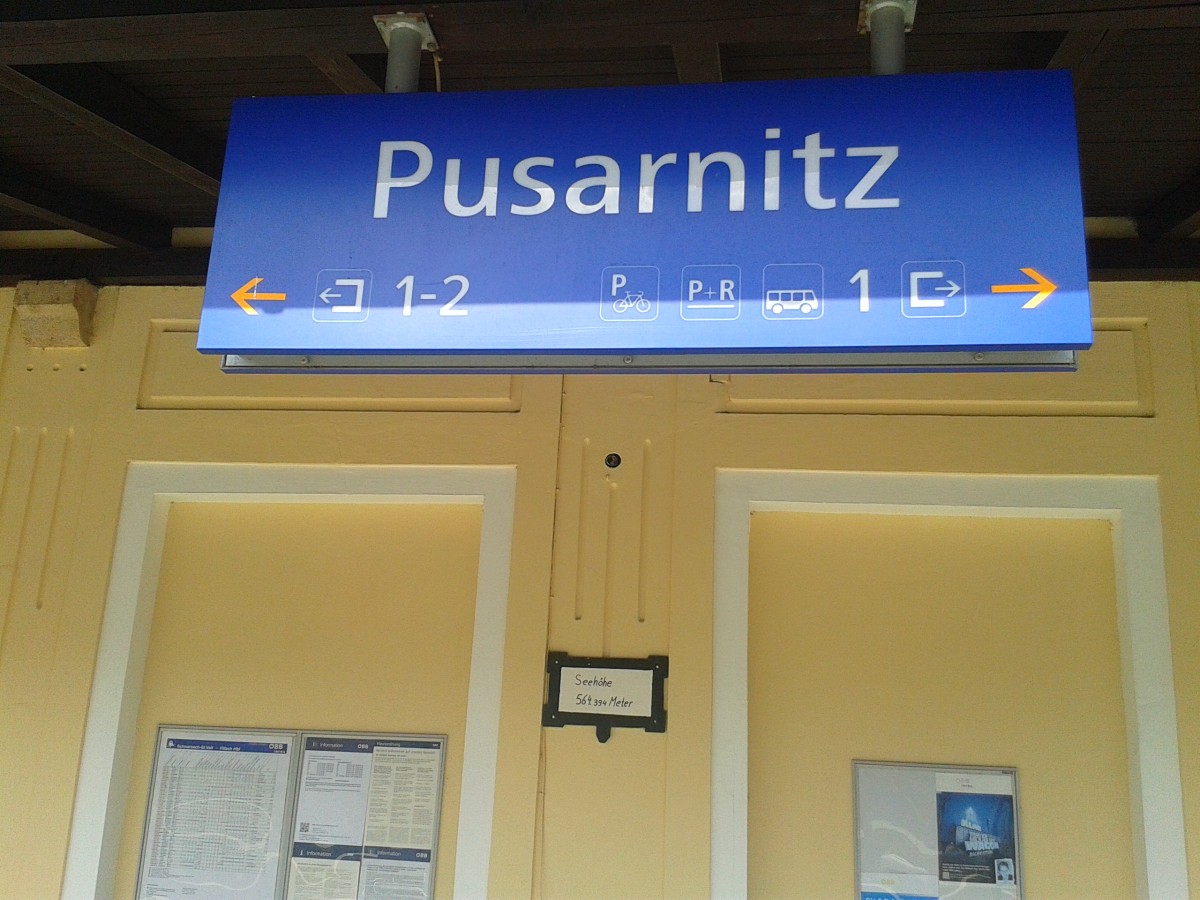 Bahnhofsschild von Pusarnitz am 5.4.2015