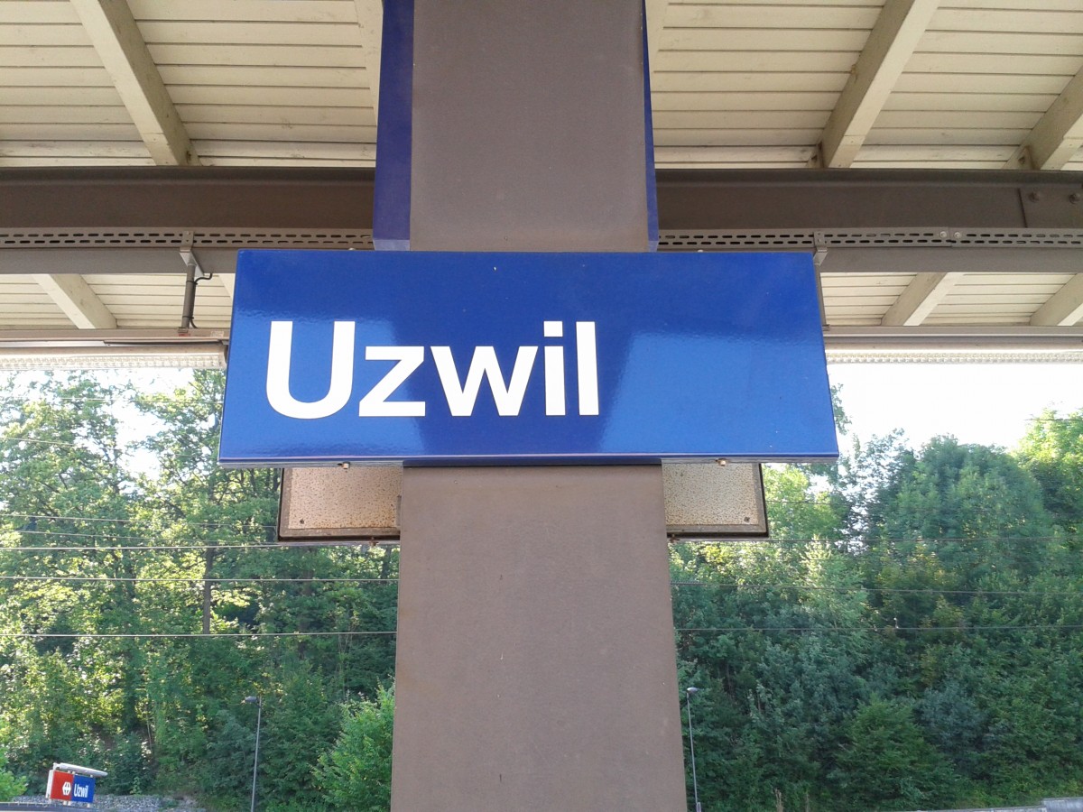 Bahnhofsschild von Uzwil am 24.7.2015