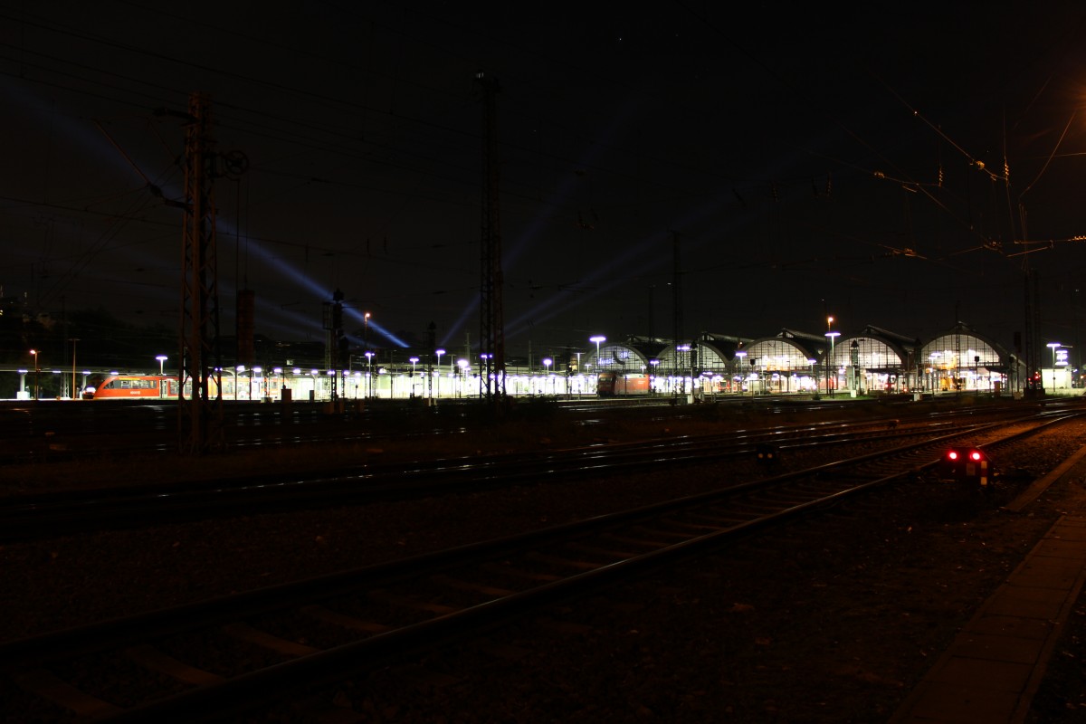 Bahnhofsvorfeld aus westlicher Richtung des Hauptbahnhof`s Karlsruhe.