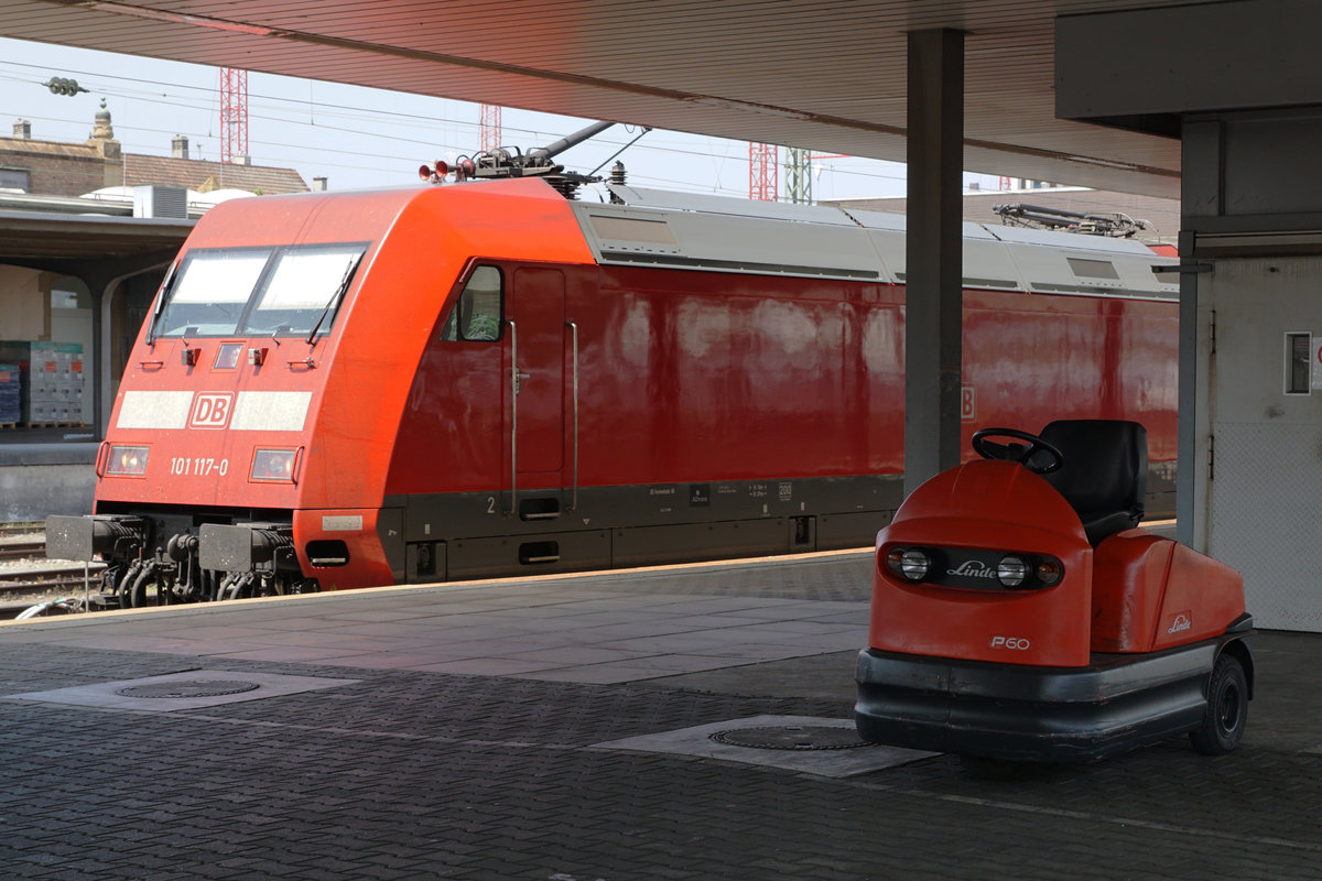Bahnimpressionen:
Badischer Bahnhof Basel, 23. Juni 2017.
Foto: Walter Ruetsch