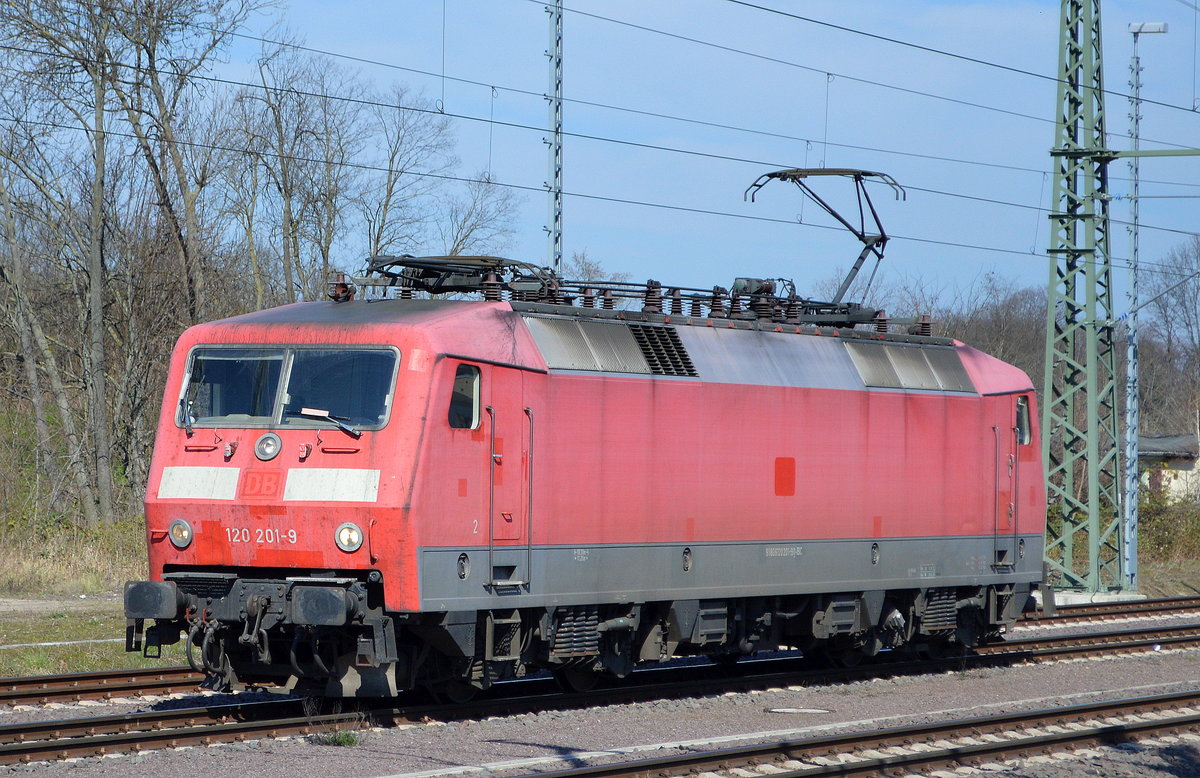 Bahnlogistik24 GmbH mit der  120 201-9  (NVR-Nummer:  91 80 6120 201-D-BLC ) am 25.03.20 Magdeburg Hbf.