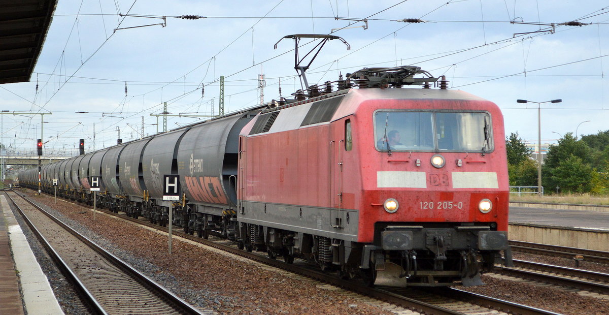 Bahnlogistik24 GmbH mit  120 205-0  (NVR:  91 80 6 120 205-0 D-BLC ) mit Getreidezug am 06.10.20 Durchfahrt Bf. Flughafen Berlin Schönefeld.