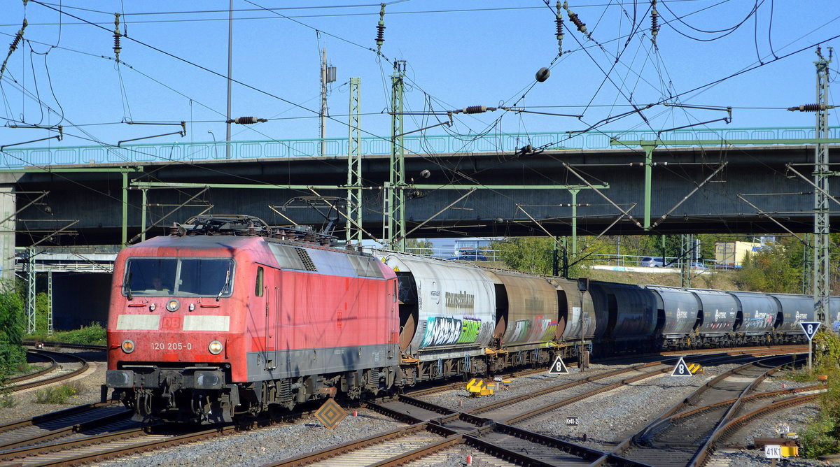 Bahnlogistik24 GmbH mit  120 205-0  (NVR:  91 80 6 120 205-0 D-BLC ) mit Getreidezug am 22.09.20 Bf. Hamburg-Harburg.