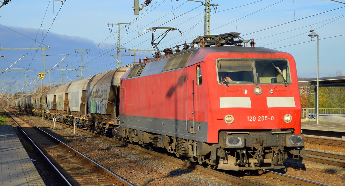 Bahnlogistik24 GmbH mit  120 205-0  (NVR:  91 80 6 120 205-0 D-BLC ) mit Getreidezug am 24.11.20 Bf. Golm (Potsdam). Nochmals Grüße an den Tf. !!!