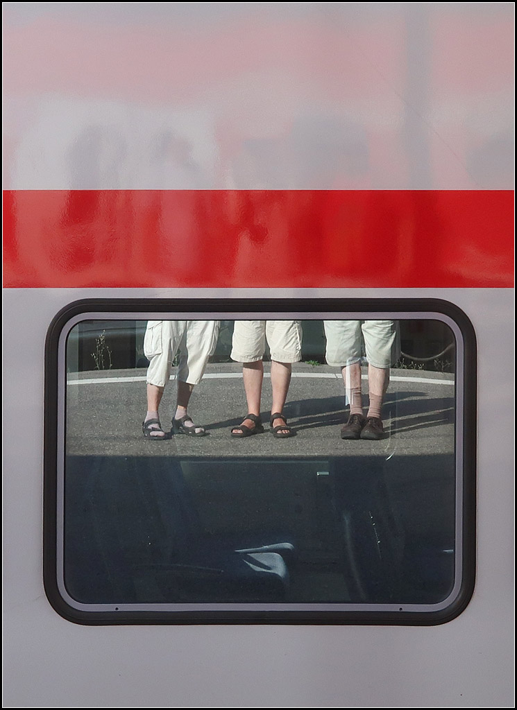 Bahnreisende im Sommer -

Stuttgart-Hbf, 14.07.2018 (M)