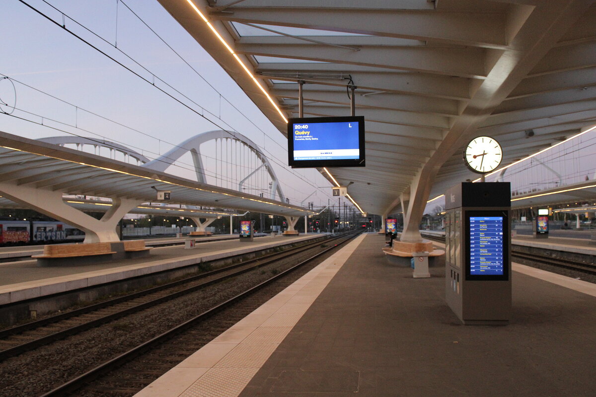 Bahnsteig 4 und 3 in Mons, am 06.04.2026.