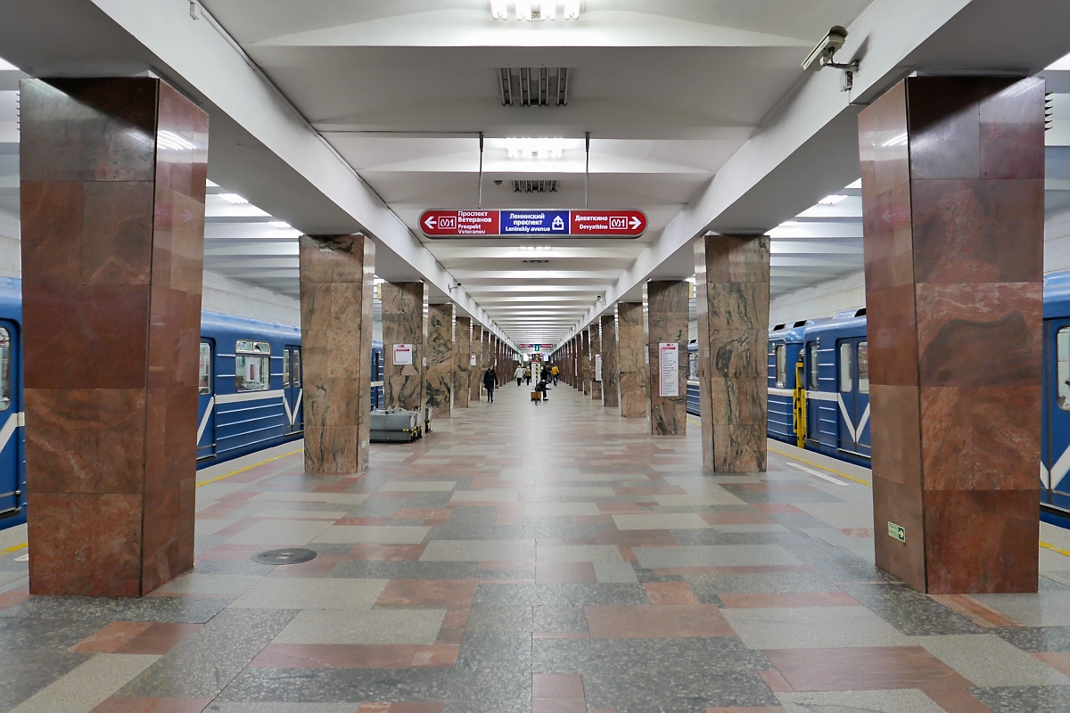 Bahnsteig der Metro-Station Leninski Prospekt der Linie 1 in St. Petersburg, 16.09.2017