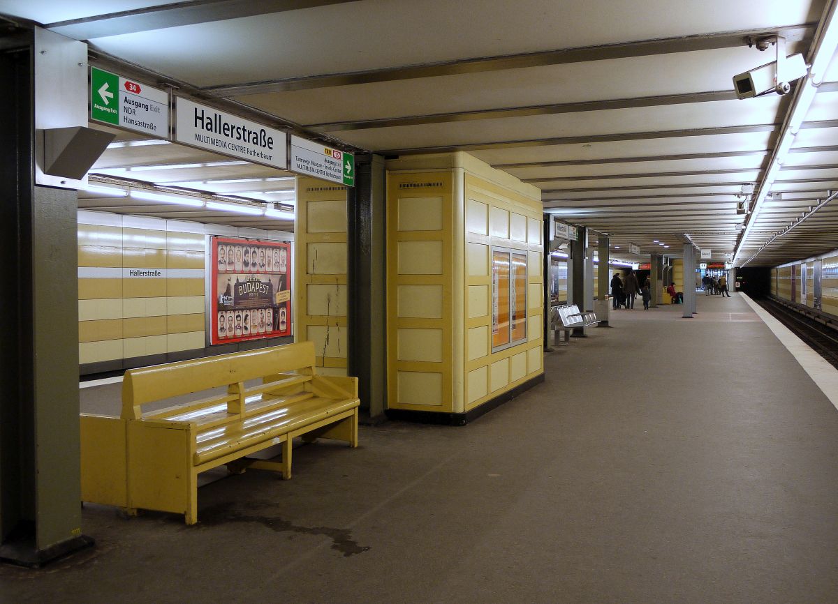 Bahnsteigmöblierung von 1929 an der Hamburger U-Bahnstation  Hallerstraße . 12.3.2014