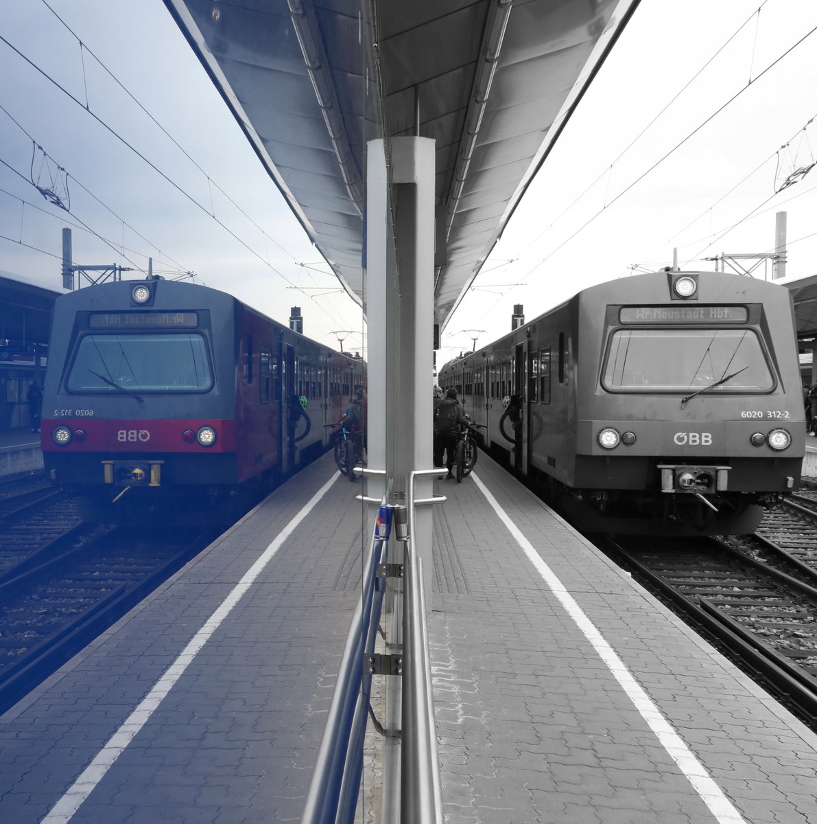 Bahnsteigspiegelei in Wien Meidling. 
3.Februar 2018