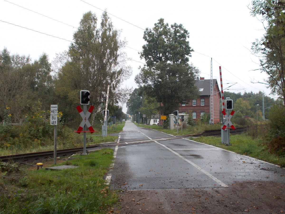Bahnübergang Altheide(Strecke Rostock-Stralsund)am 21.September 2014.