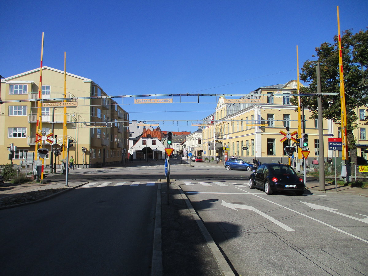 Bahnübergang am Bahnhof Ystad am 18.September 2020.