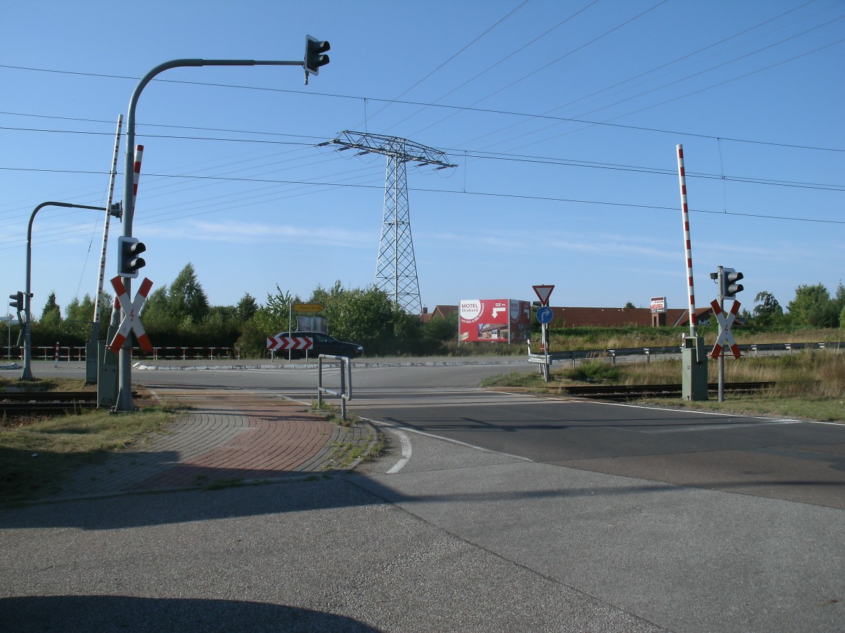 Bahnbergang Stralsund Langendorf (Strecke Stralsund-Rostock)am 25.August 2013.