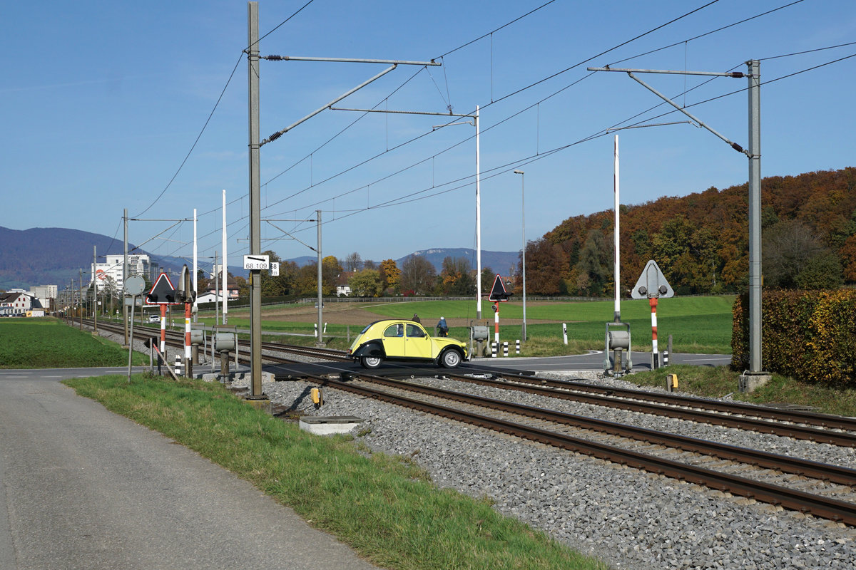 Bahnübergang der Strecke Herzogenbuchsee-Burgdorf bei Bettenhausen am 25. Oktober 2020.
Foto: Walter Ruetsch
