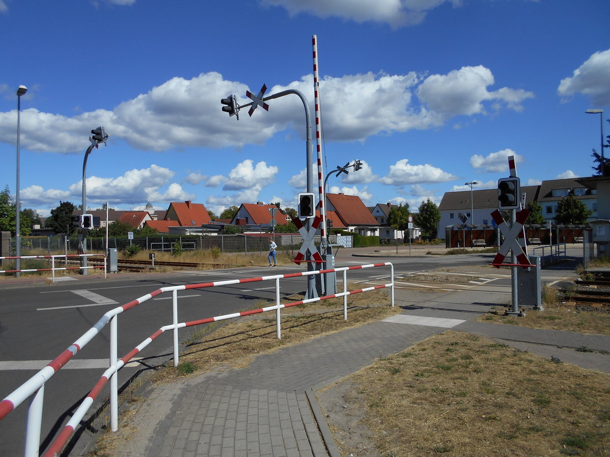 Bahnübergang,an der Ausfahrt nach Eggesin,am 30.Juni 2018,in Torgelow.