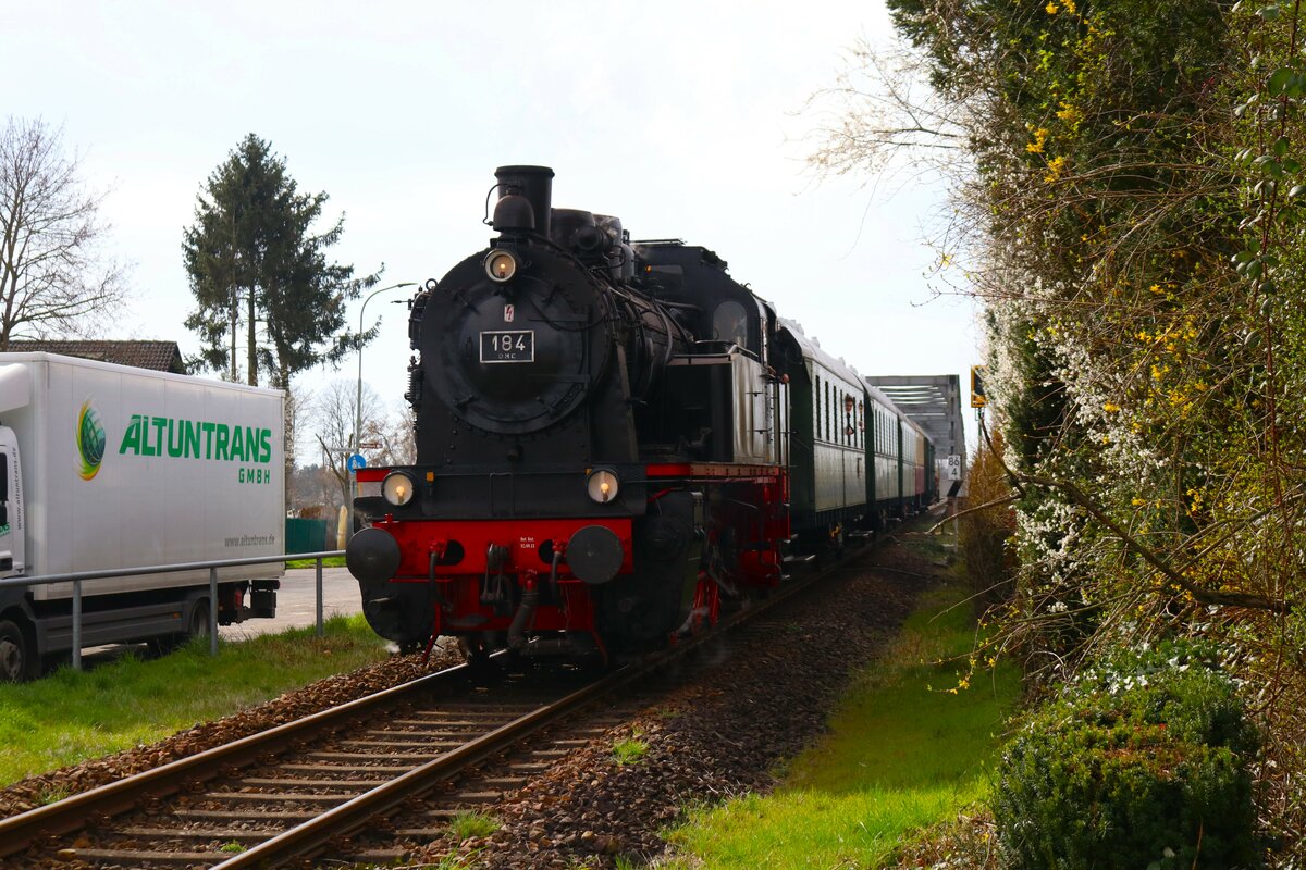 Bahnwelt Darmstadt Kranichstein DME 184 mit Sonderzug in Hanau Großauheim am 10.03.24